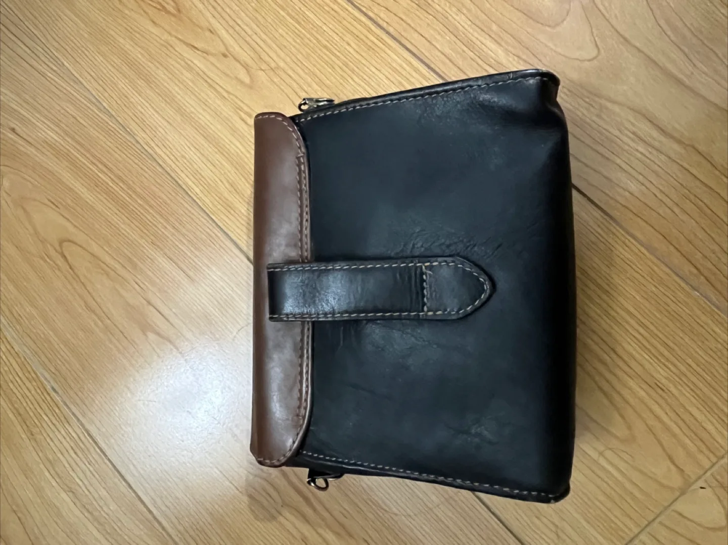 Leather Crossbody Bag image indicator(6)