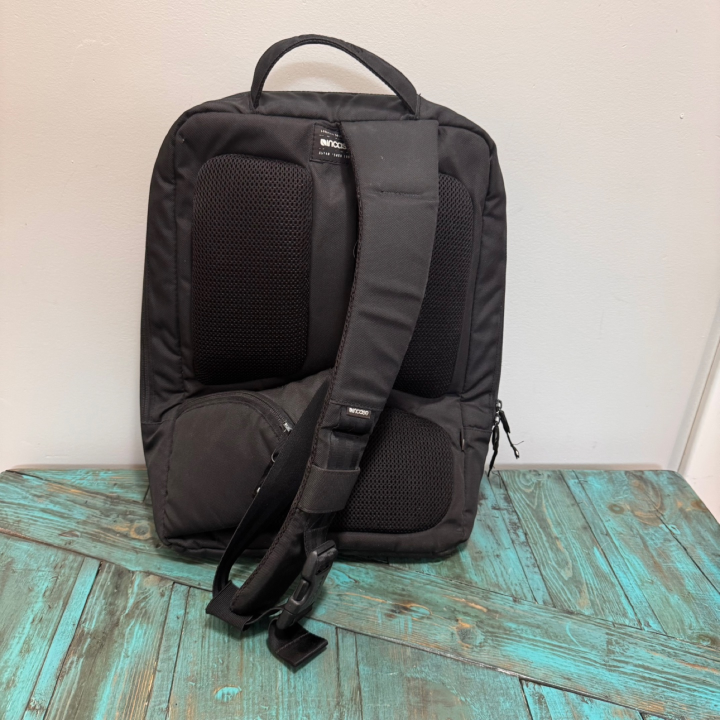 Incase Sling Laptop Backpack - photo 2