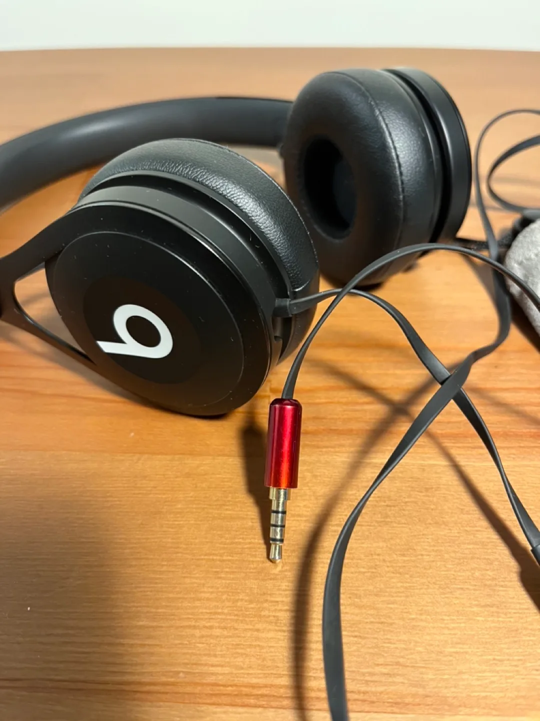 Beats by Dre EP Wired On-Ear Headphones image indicator(4)