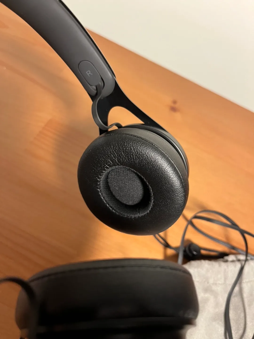 Beats by Dre EP Wired On-Ear Headphones image indicator(6)