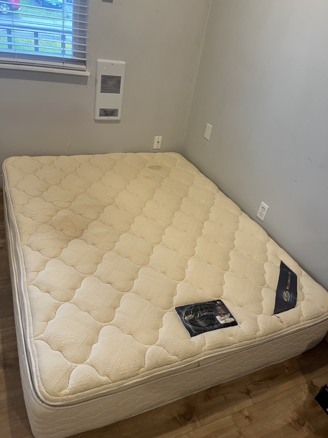 Queen Size Mattress - photo 2