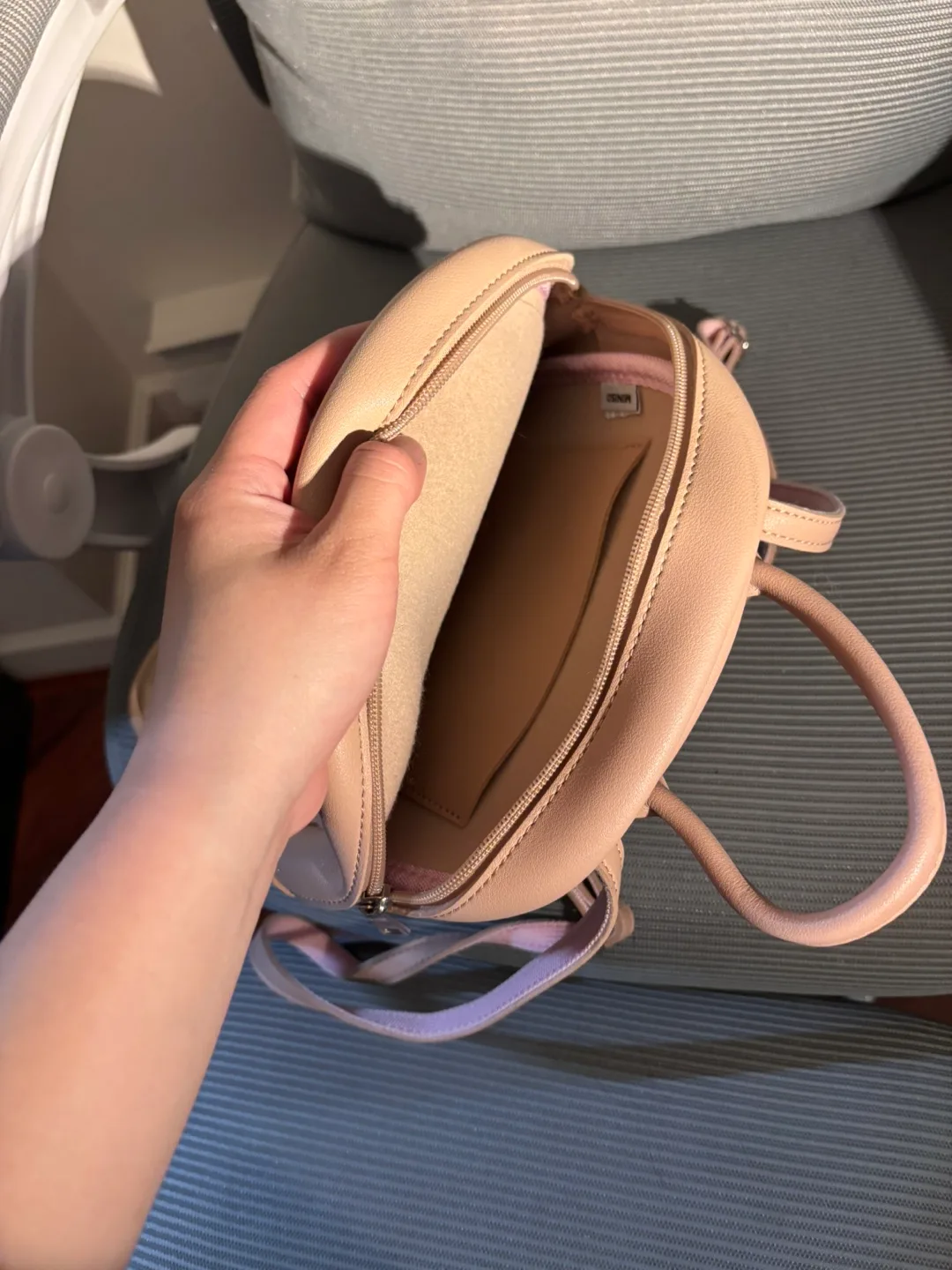 Mini Pink Backpack image indicator(3)