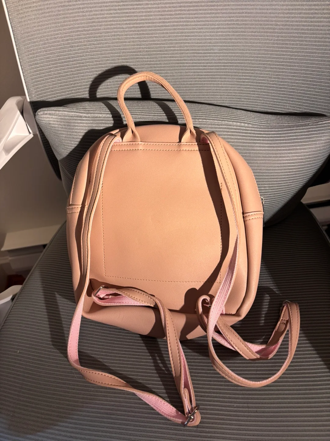 Mini Pink Backpack image indicator(2)