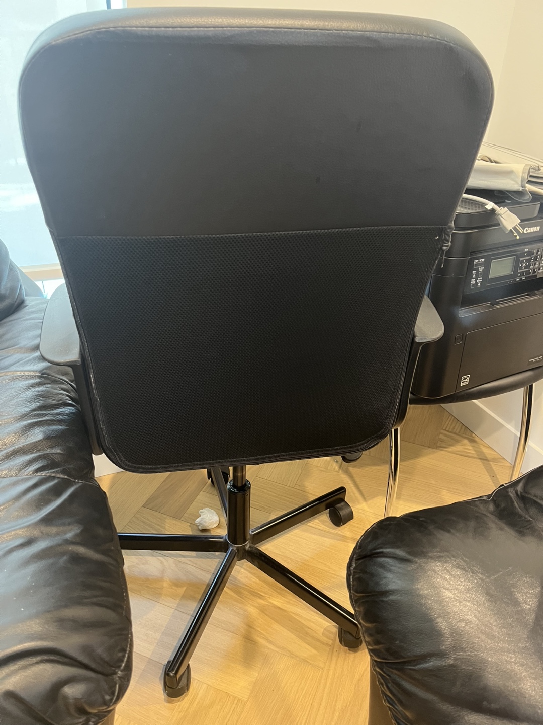 Desk chair with armrests - photo 3