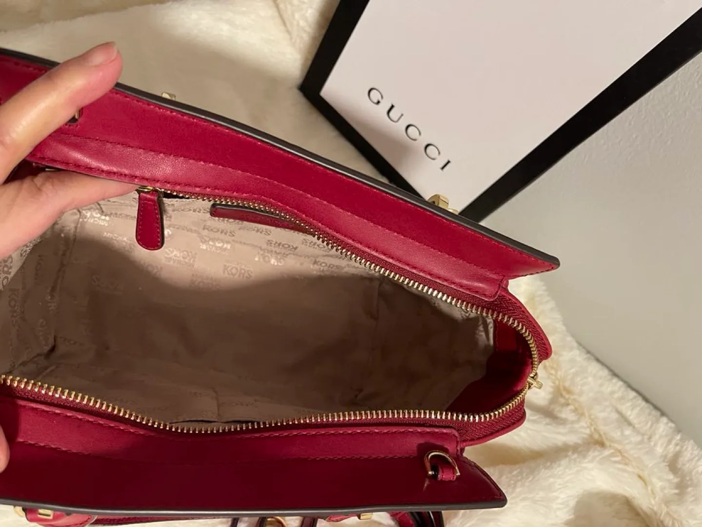 🤩HARD TO FIND🤩Practically new: Limited Edition Vivianne SMALL image indicator(3)