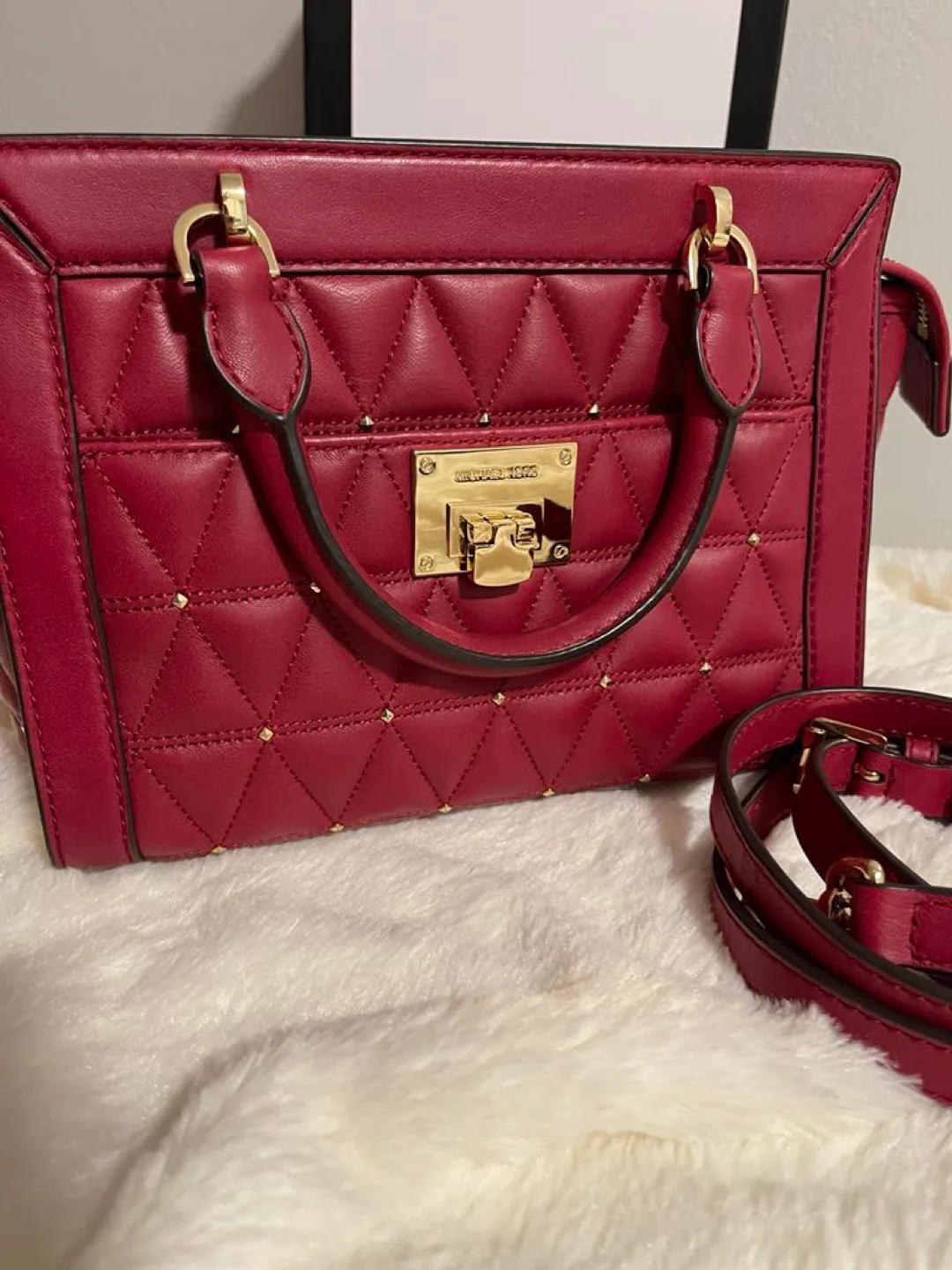 🤩HARD TO FIND🤩Practically new: Limited Edition Vivianne SMALL image indicator(2)