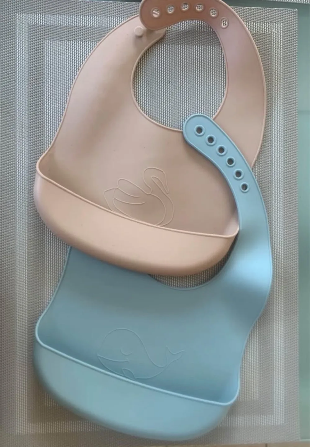 Set of 2 Silicone Bibs thumbnail