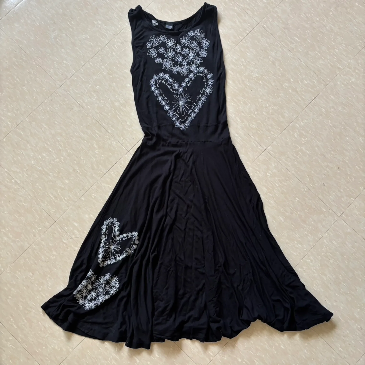 Black Sleeveless Heart Print Dress thumbnail