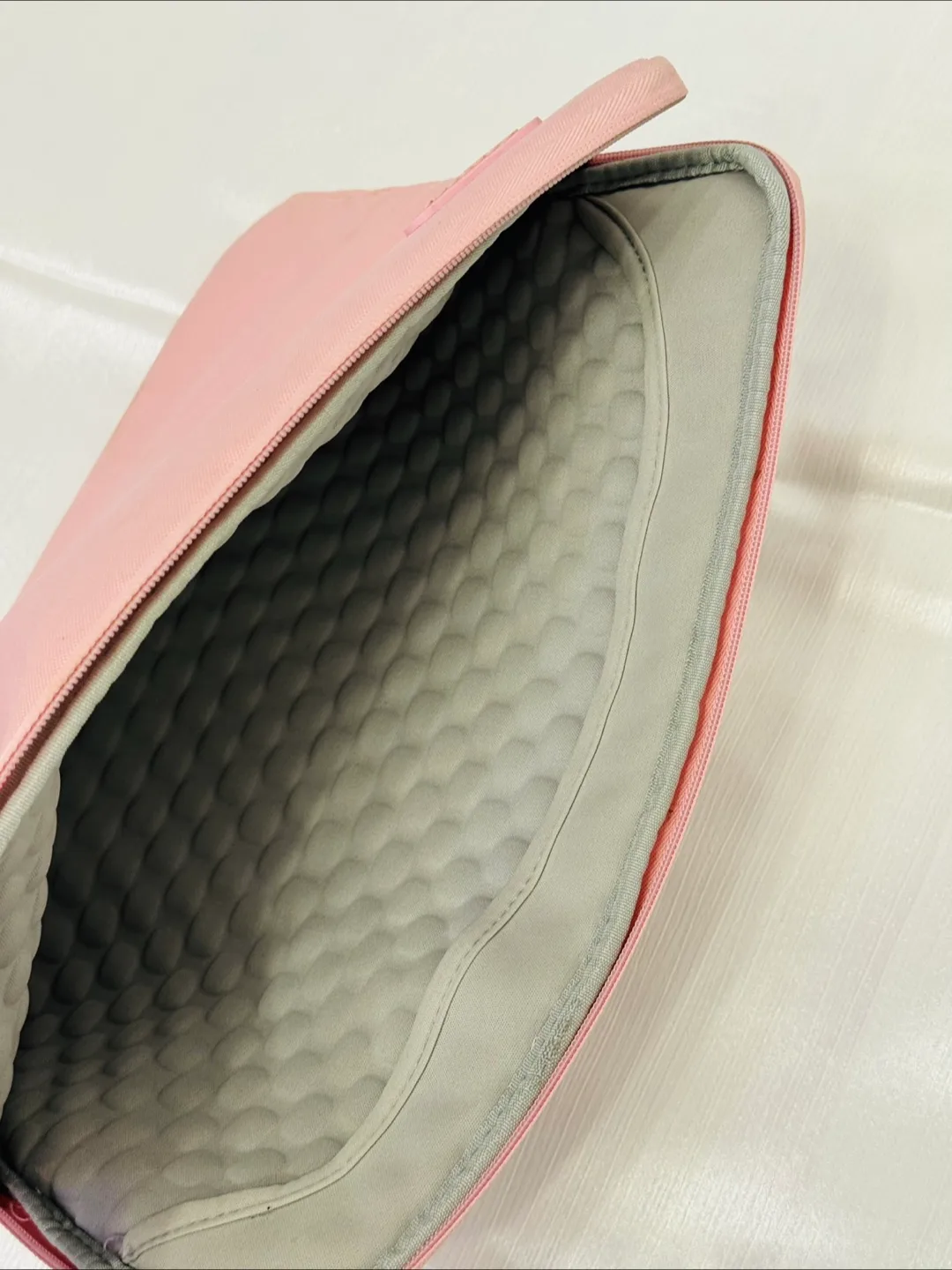 Pink Laptop Case image indicator(2)