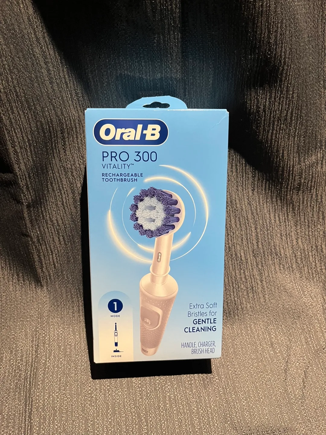 Oral-B Pro 300 Electric Toothbrush thumbnail