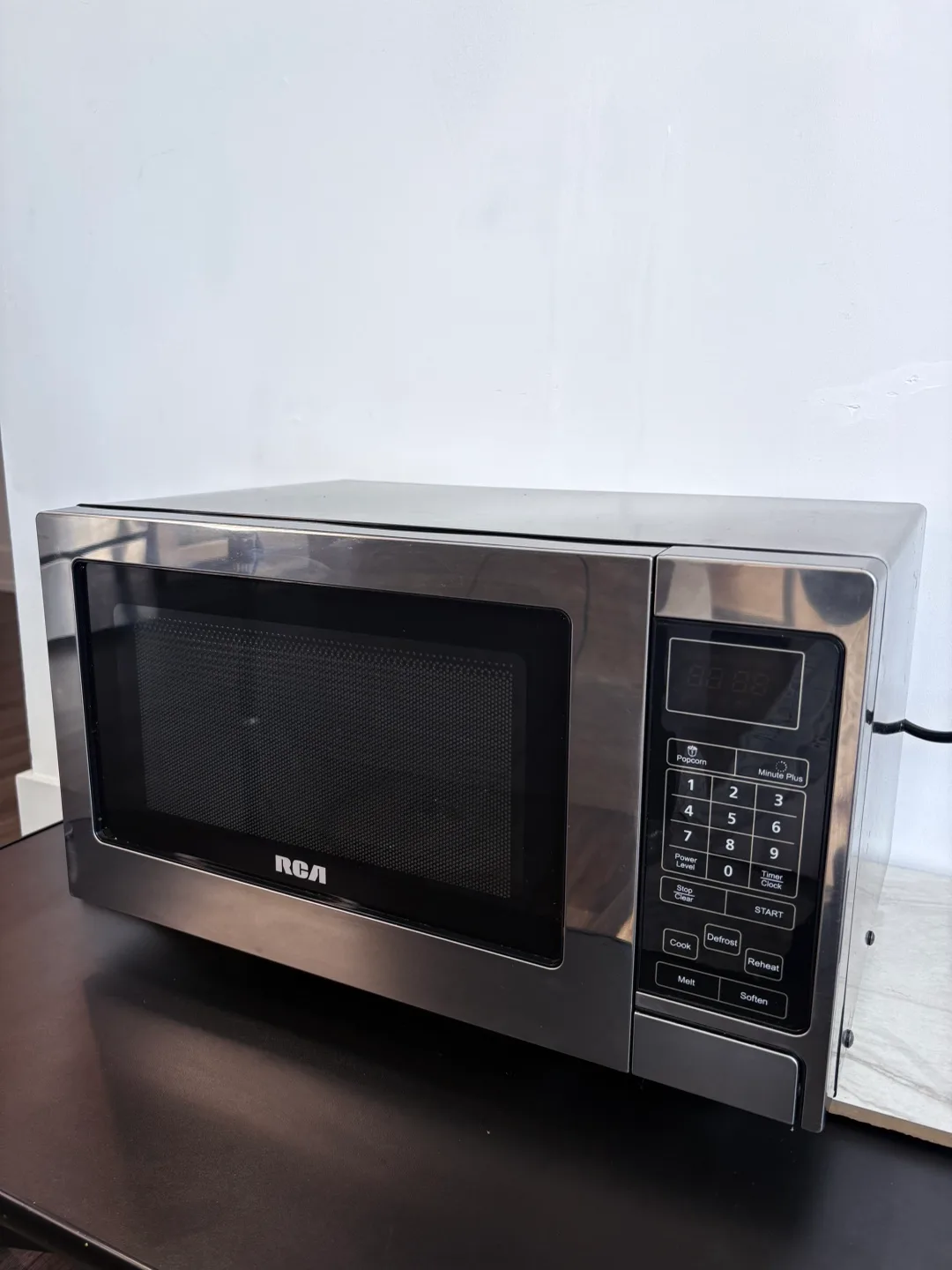 RCA Microwave Oven thumbnail