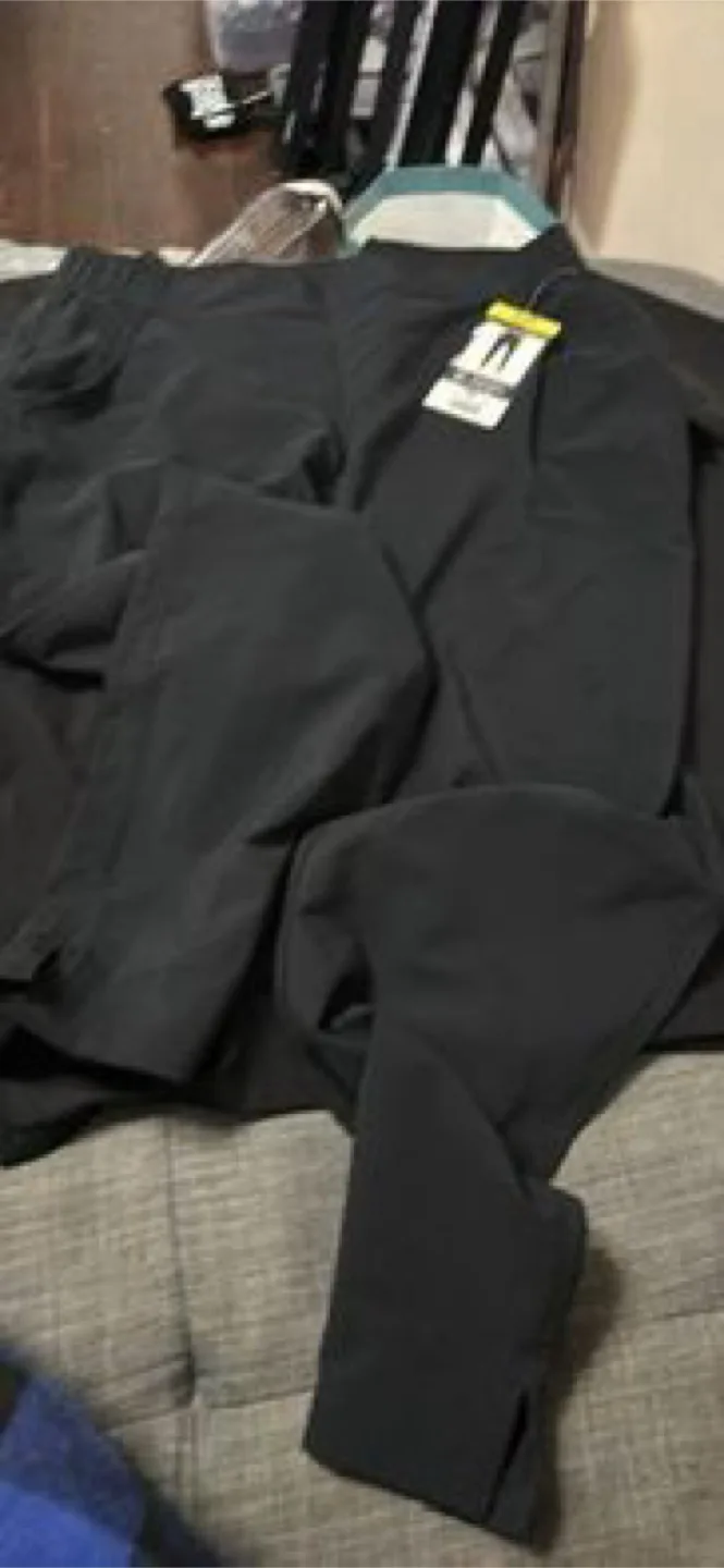 Brand NEW Black Scrubs Set sz small image indicator(2)