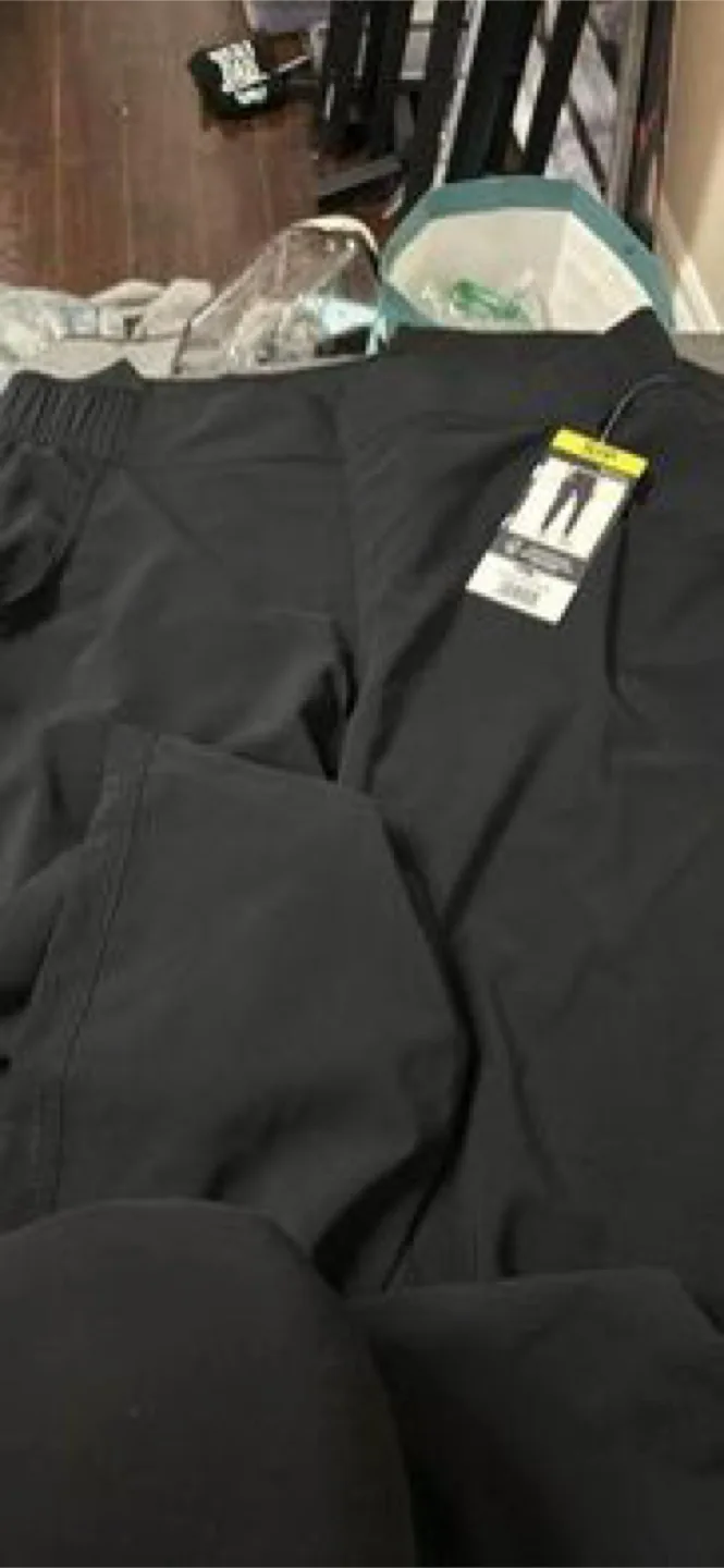 Brand NEW Black Scrubs Set sz small image indicator(3)
