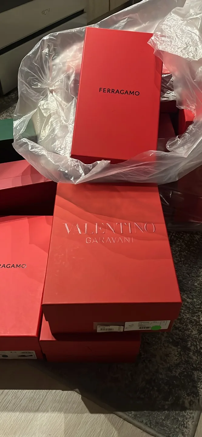 Valentino and Ferragamo Box Set image indicator(2)
