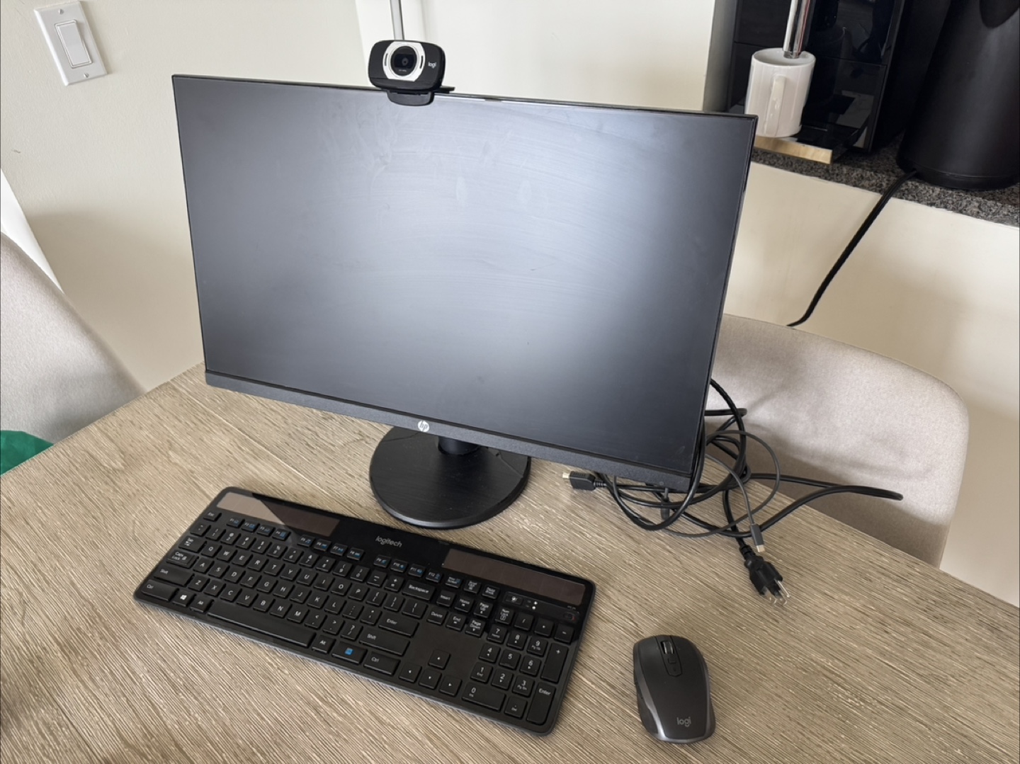 HP Monitor + Logitech Keyboard & Mouse Set