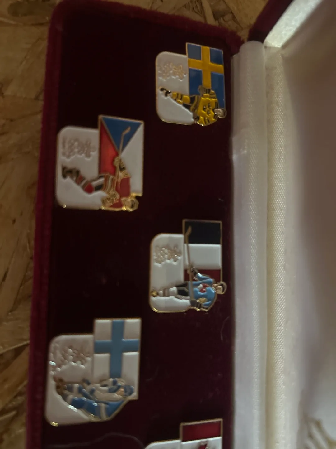 Vintage Olympics Pin Set with Case image indicator(3)