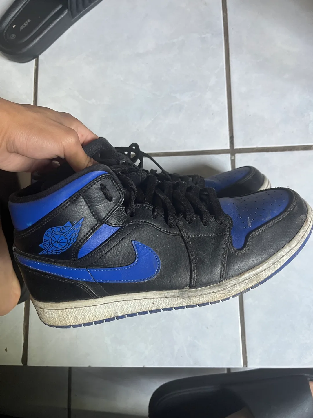 Jordan 1 Mid Royal Blue image indicator(2)
