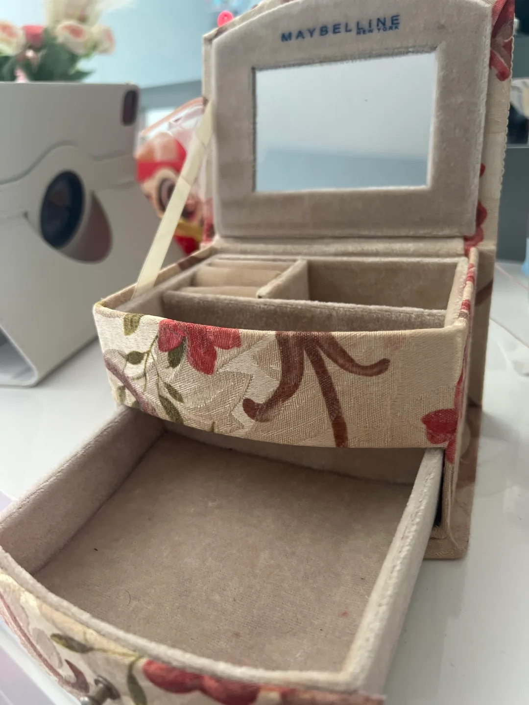 Floral Print Jewelry Box of brand Maybelline  🥕 image indicator(3)