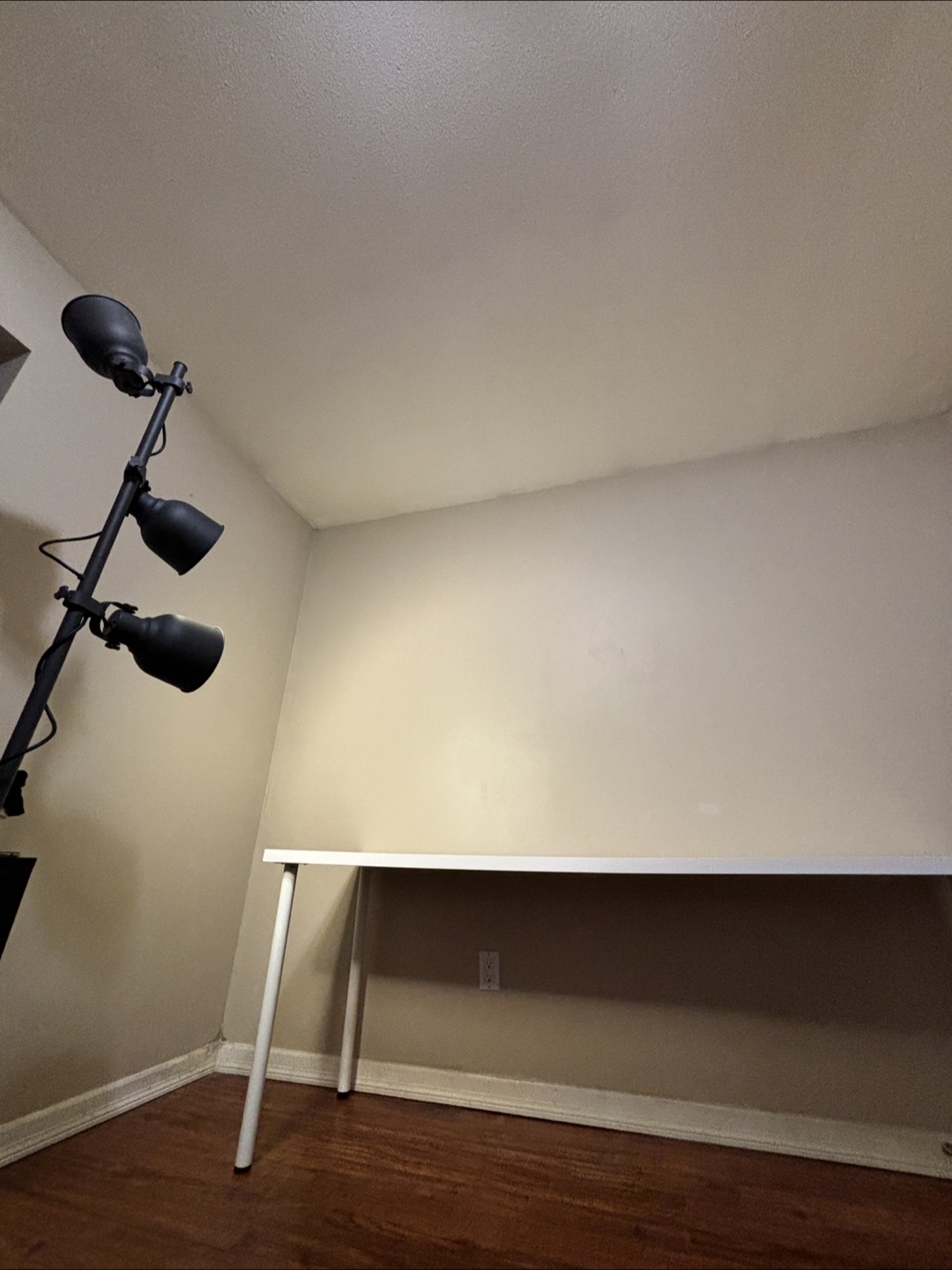 IKEA TABLE  - 200cm x 60cm White with 6 adils legs - photo 4