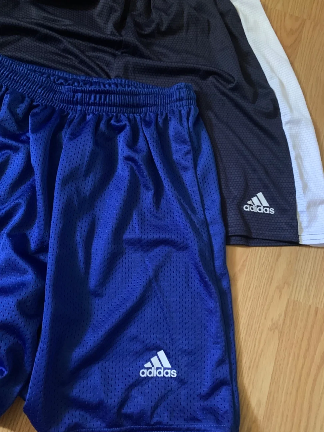 Men's Shorts Bundle - Sizes 40, 42, and 48 image indicator(5)