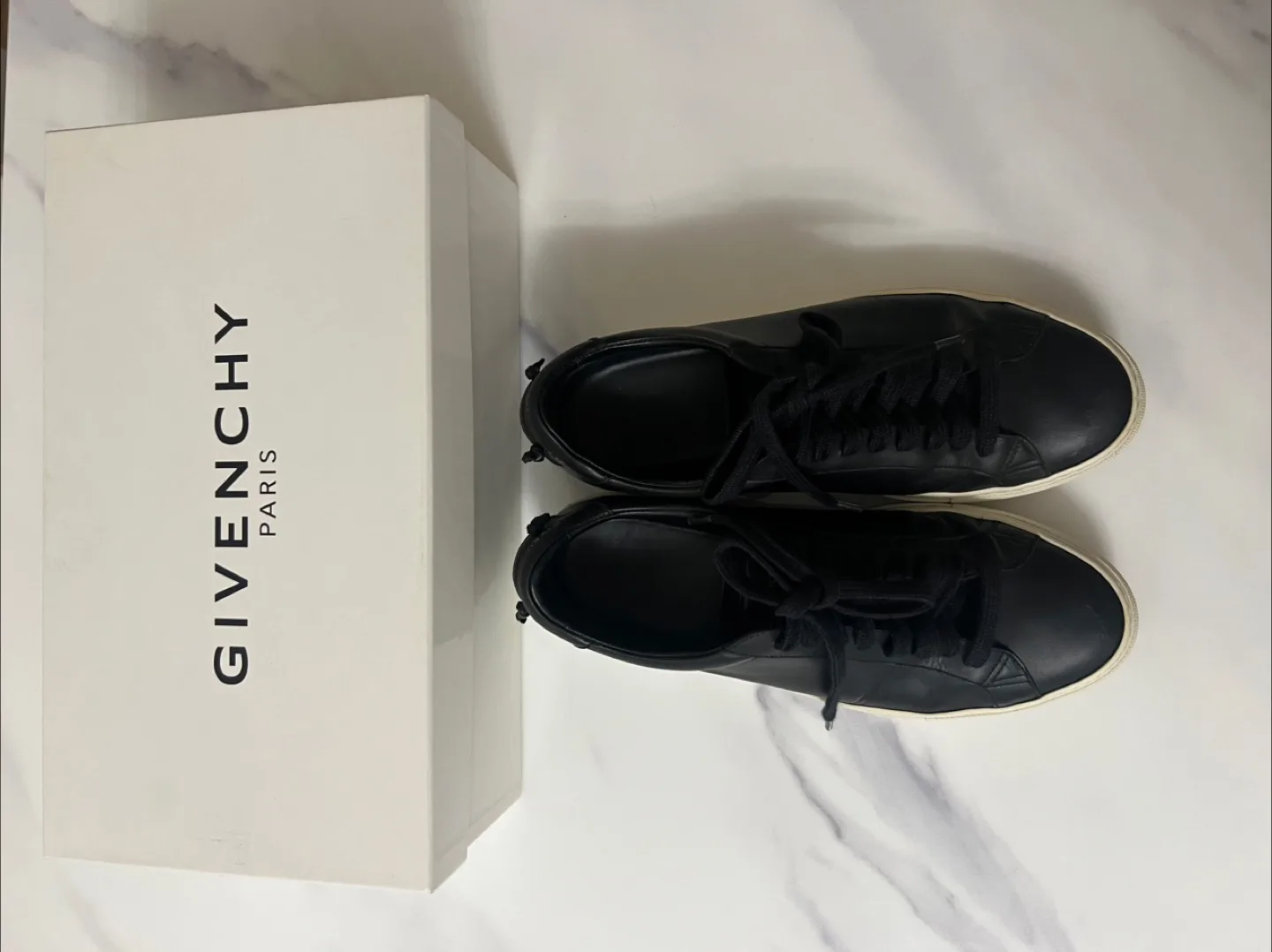 Givenchy Paris Knots Urban Leather Sneaker US 7 image indicator(3)