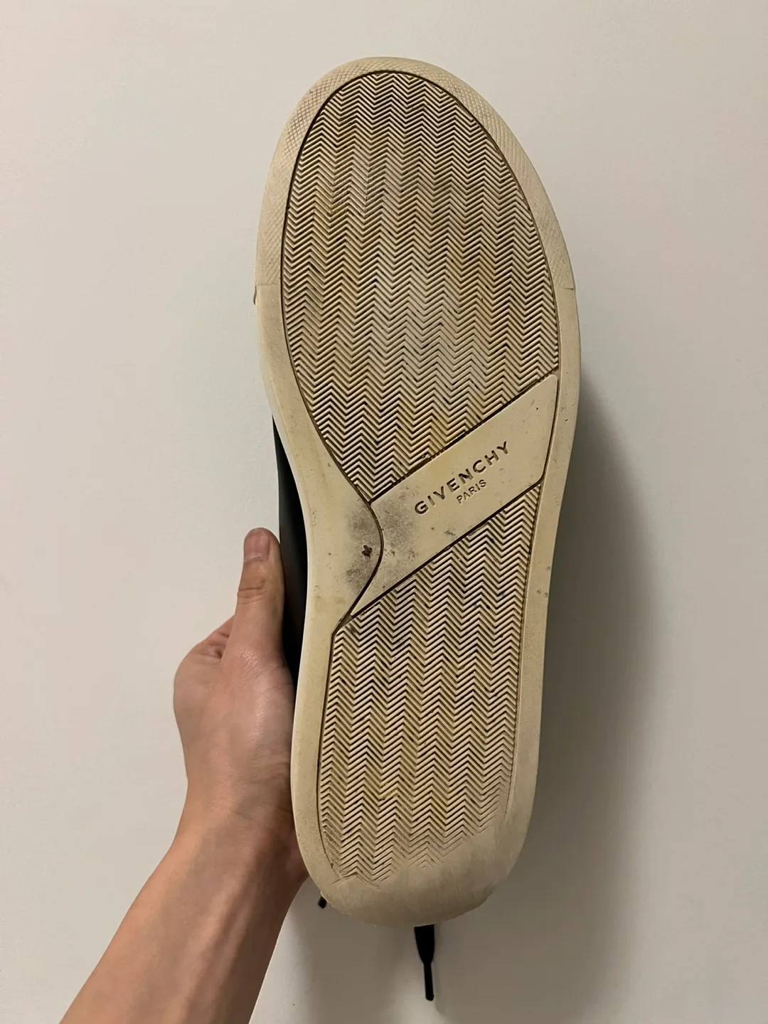 Givenchy Paris Knots Urban Leather Sneaker US 7 image indicator(7)