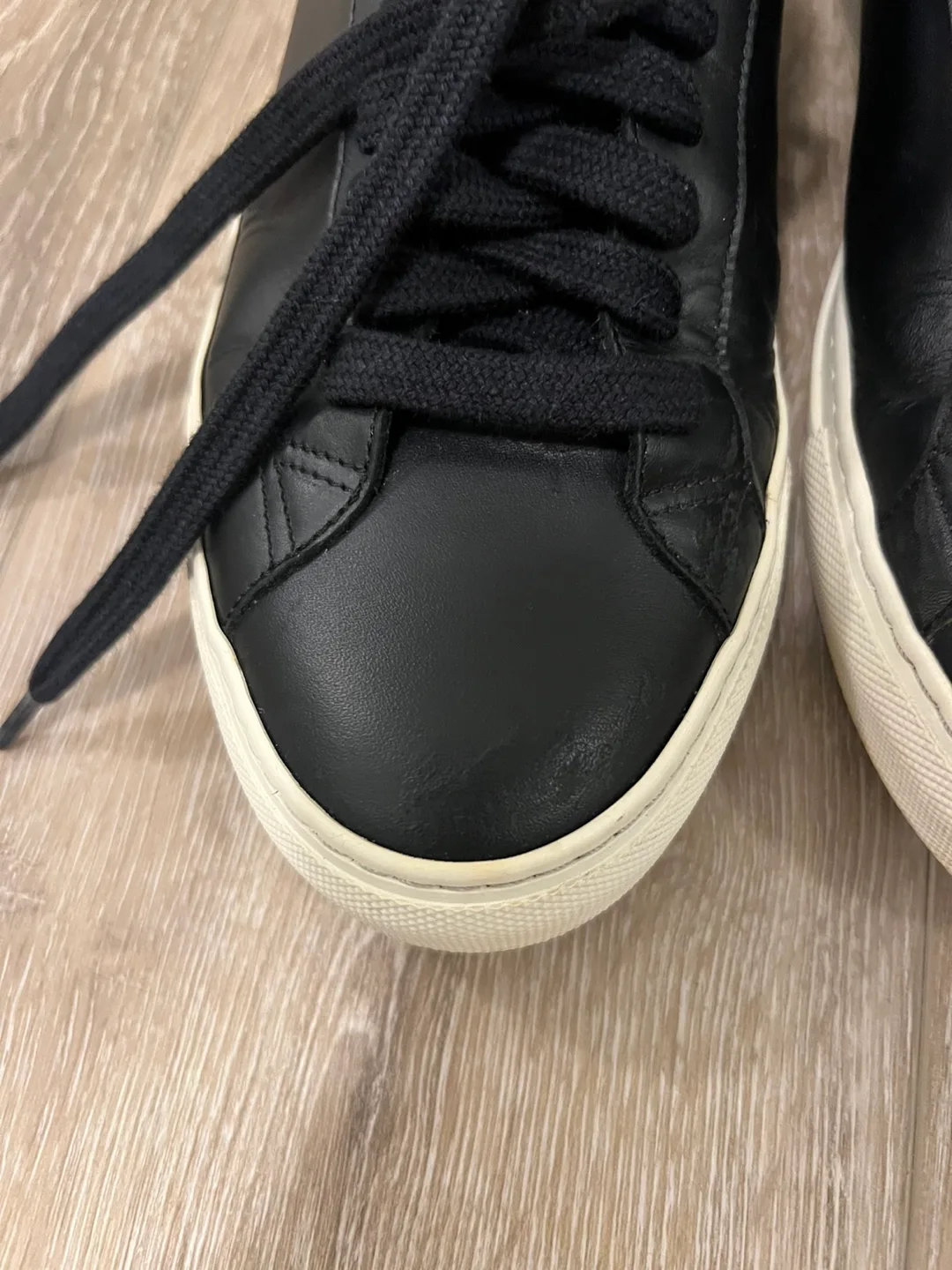 Givenchy Paris Knots Urban Leather Sneaker US 7 image indicator(8)