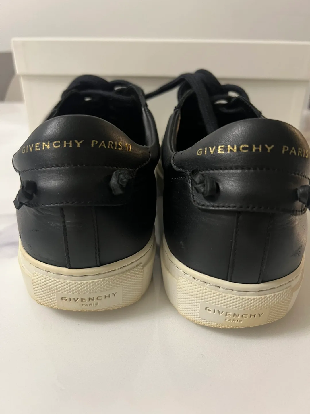 Givenchy Paris Knots Urban Leather Sneaker US 7 image indicator(2)