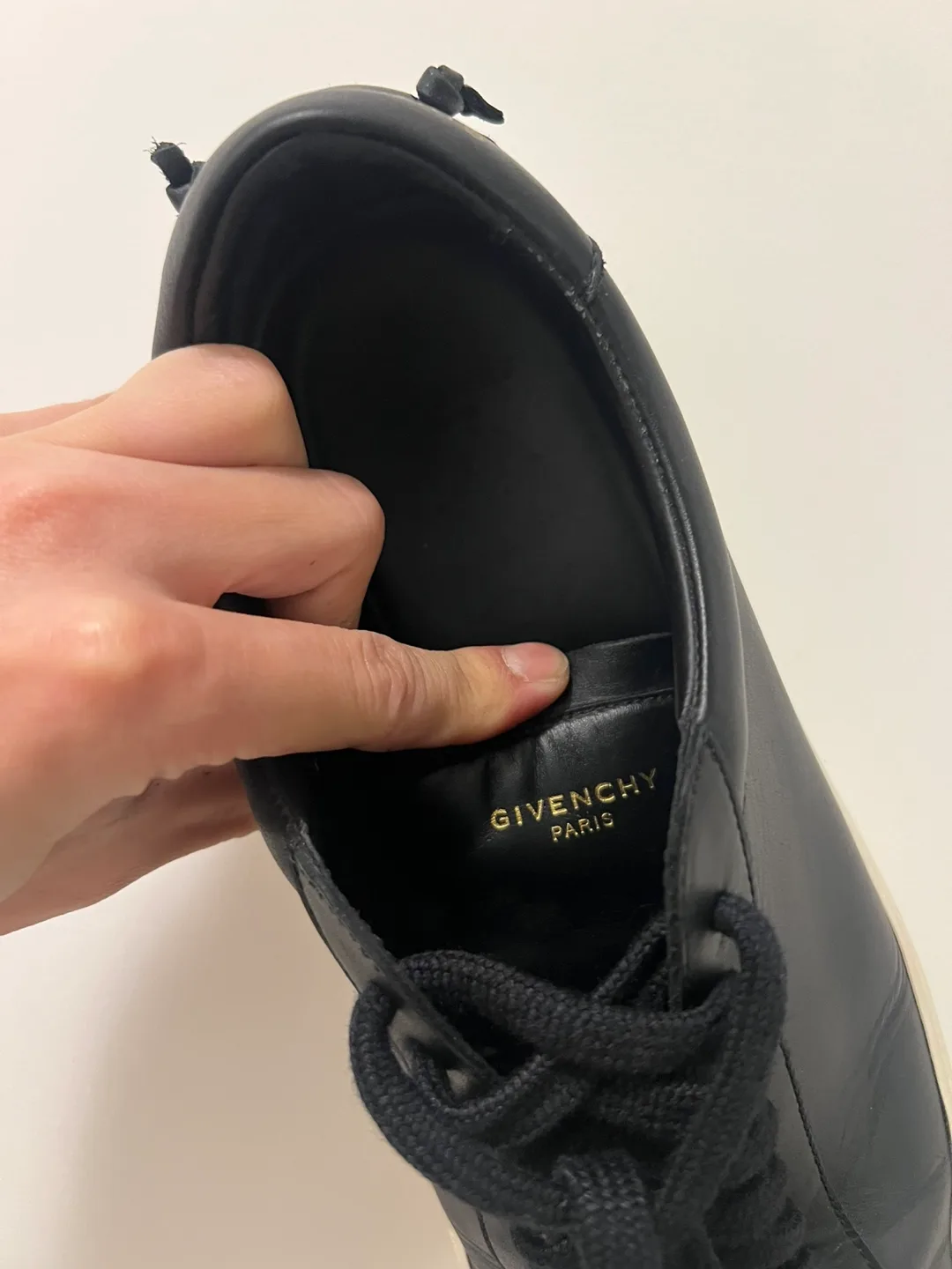 Givenchy Paris Knots Urban Leather Sneaker US 7 image indicator(6)