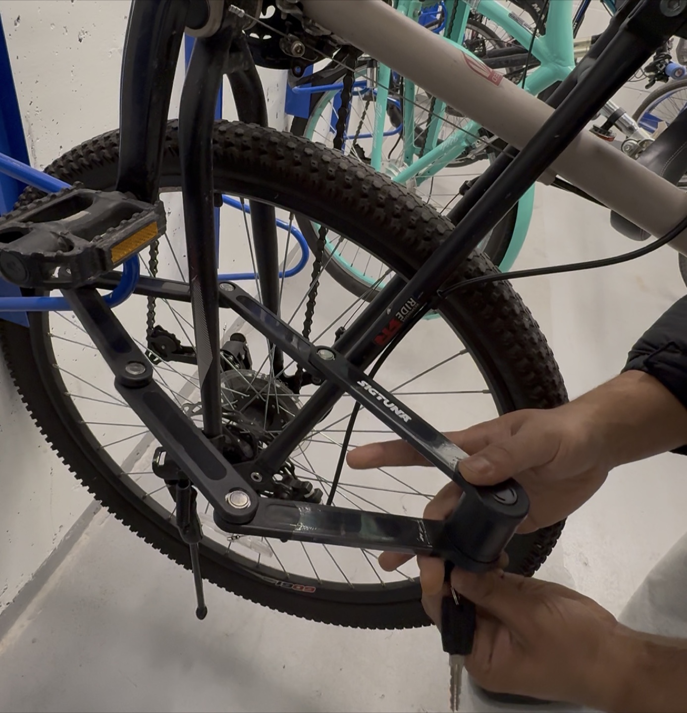 Hardened Steel Bicycle Lock - photo 2