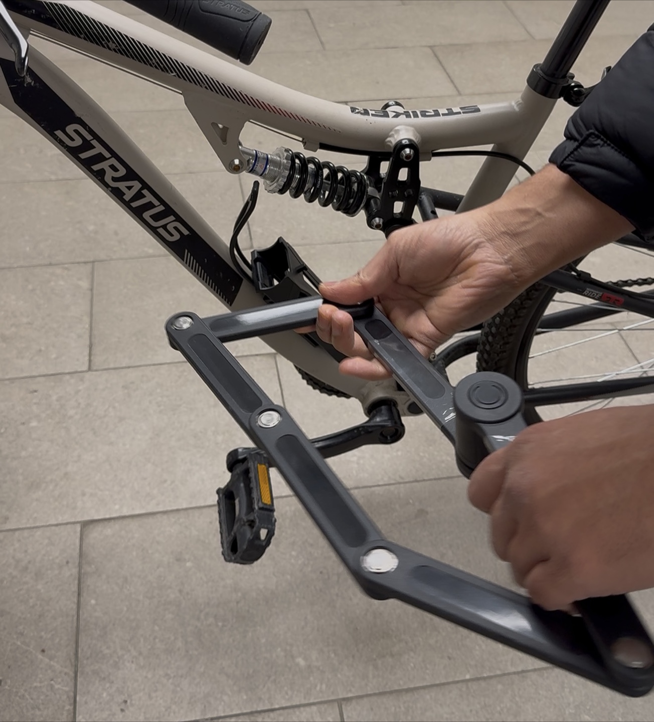 Hardened Steel Bicycle Lock - photo 3