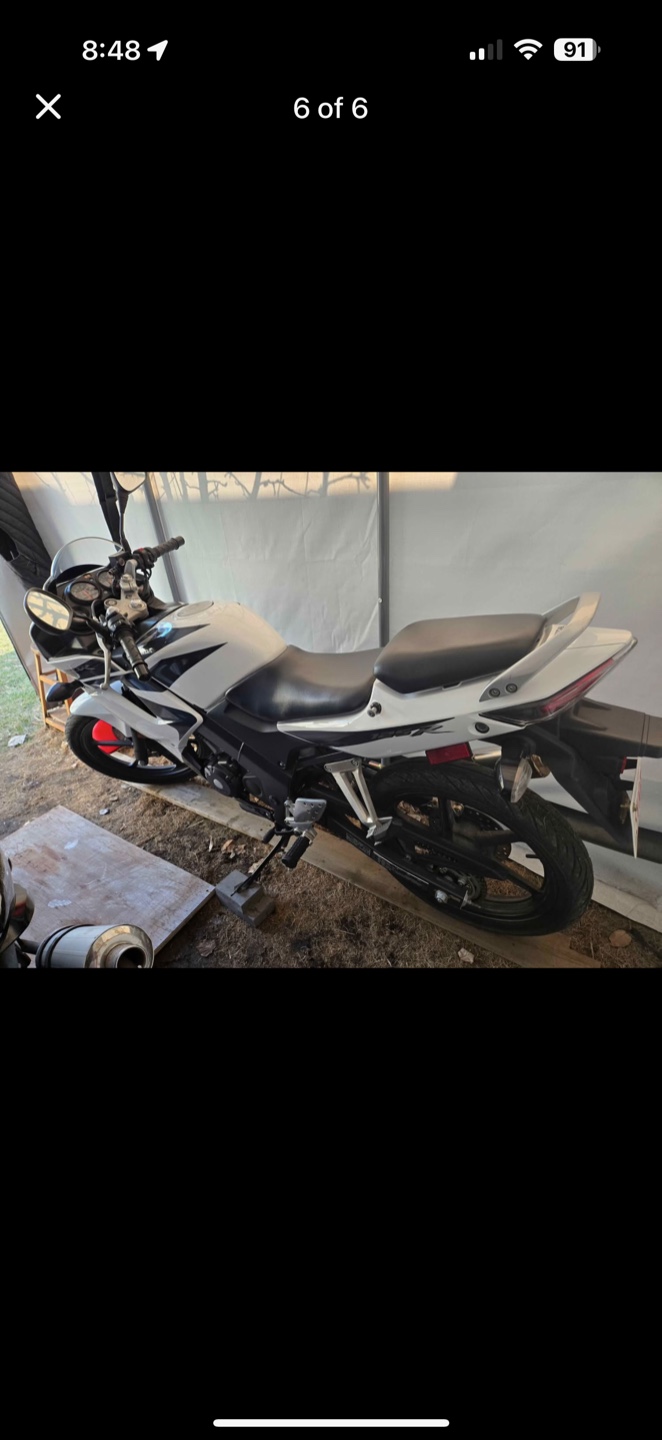 Honda CBR 125r Motorcycle - photo 2