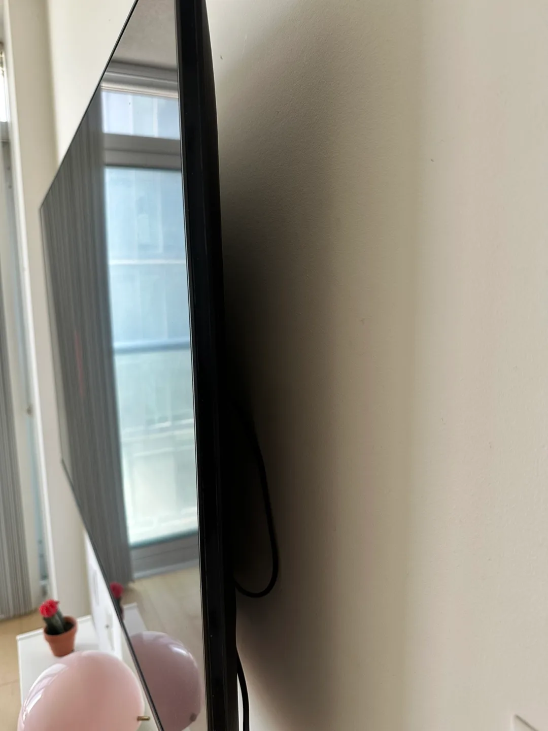 Samsung UN50NU6900 50” 4K UHD Smart TV + remote +cables image indicator(2)