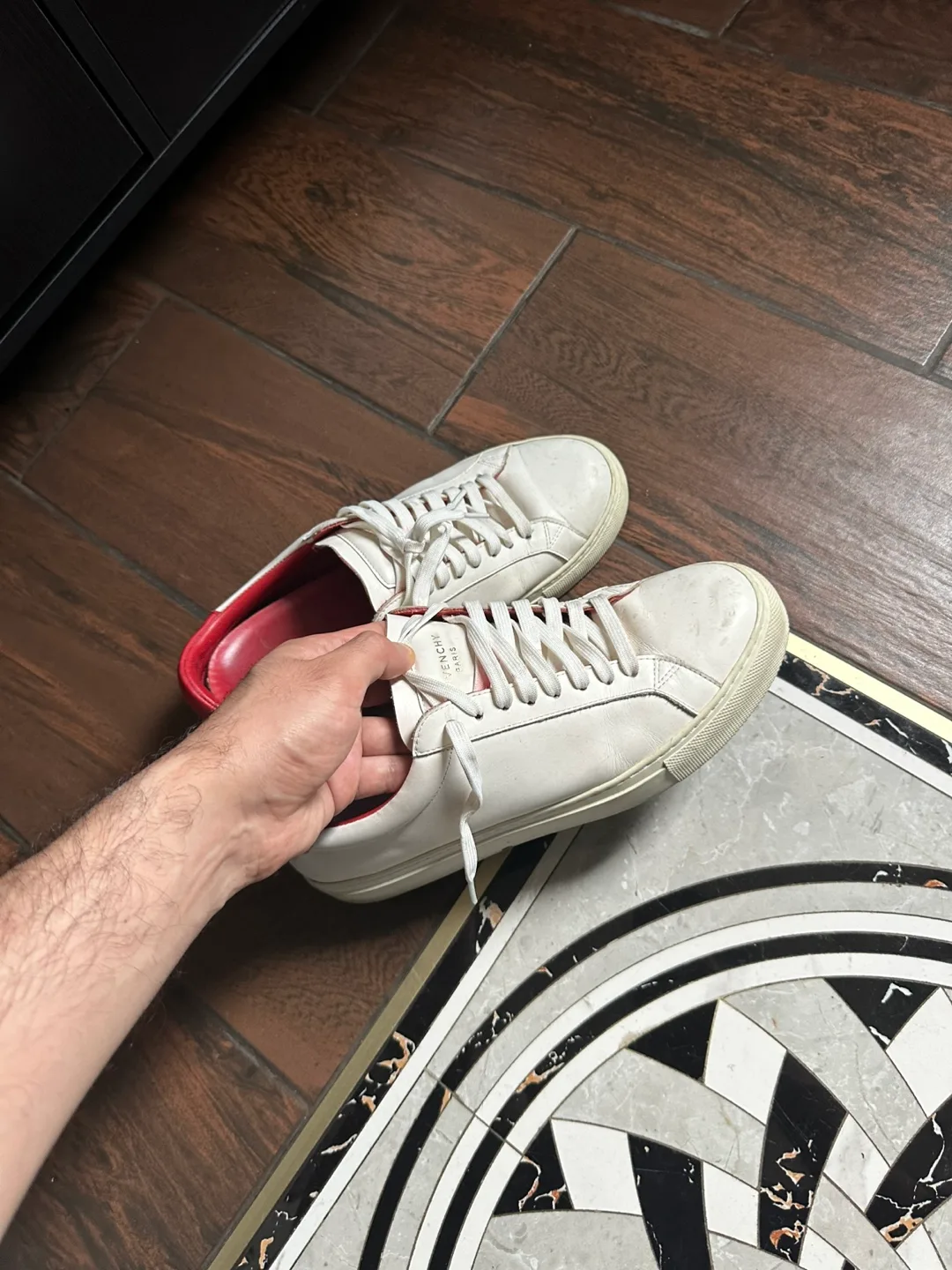 Givenchy Sneakers thumbnail