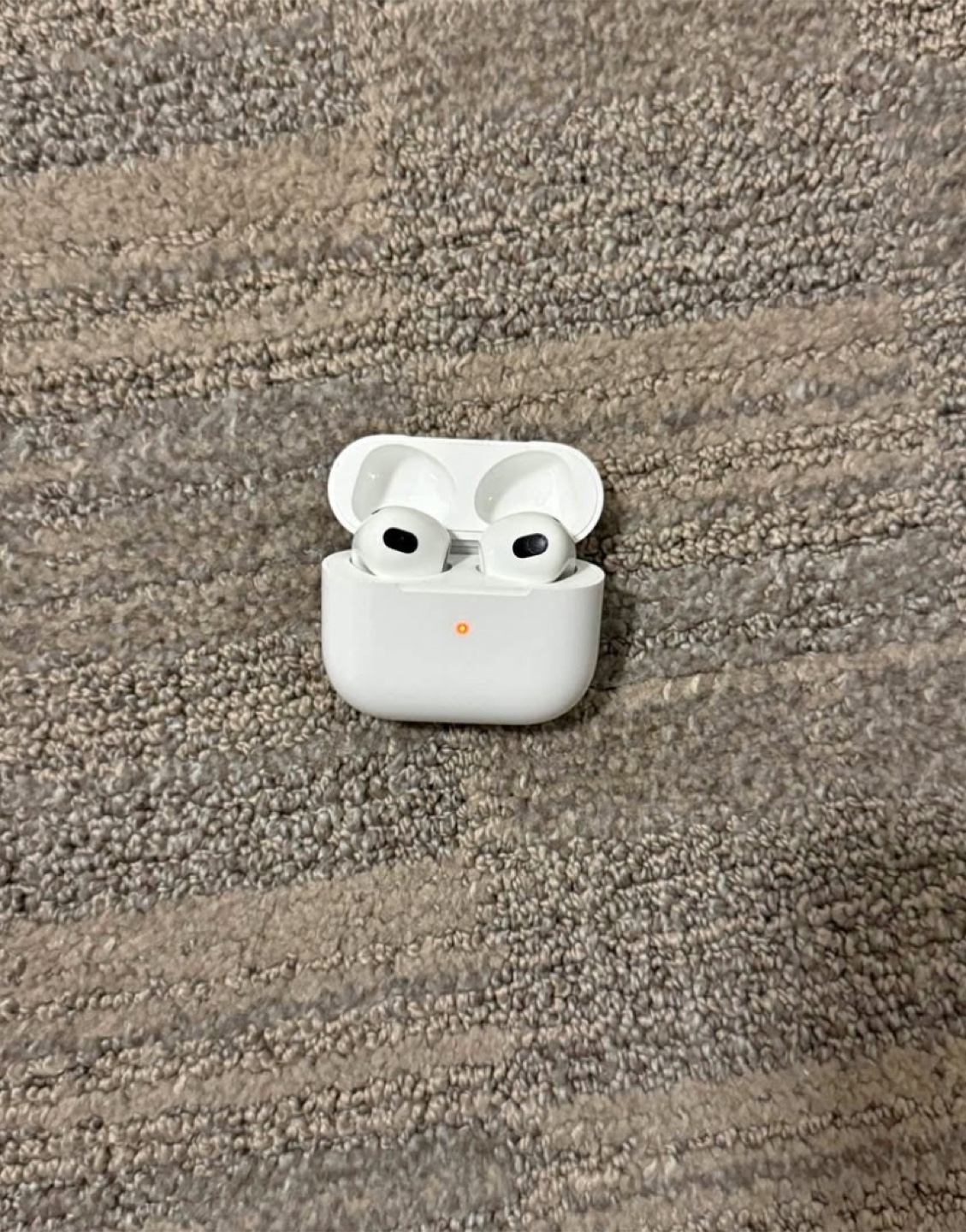 Apple AirPods 3 with Charging Case - photo 3