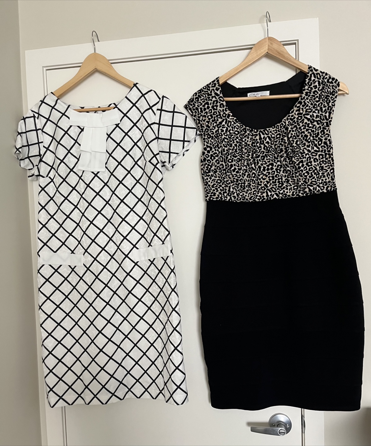 Variety of women's dresses - photo 3