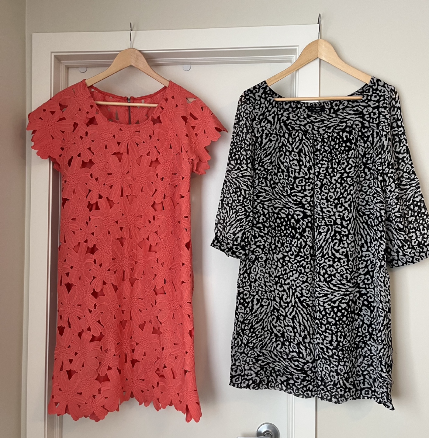 Variety of women's dresses - photo 2