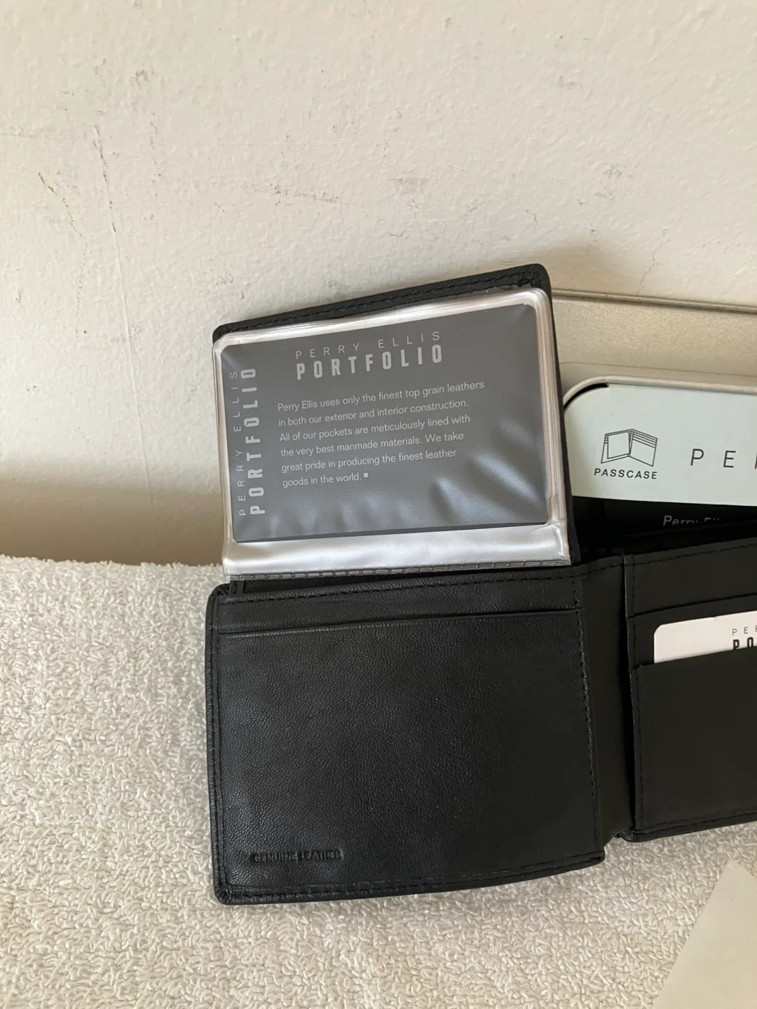 Perry Ellis Leather Wallet image indicator(3)