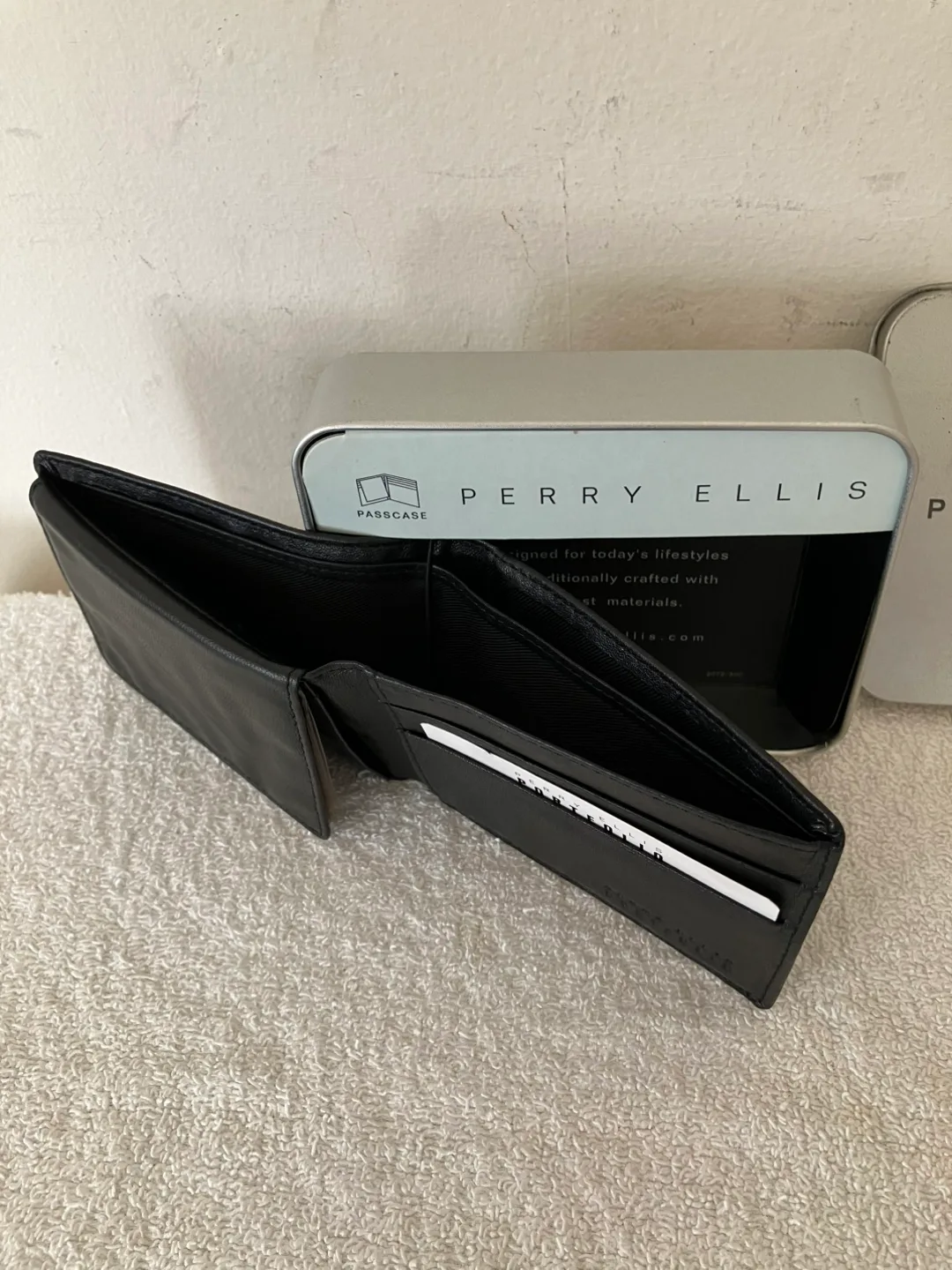 Perry Ellis Leather Wallet image indicator(2)