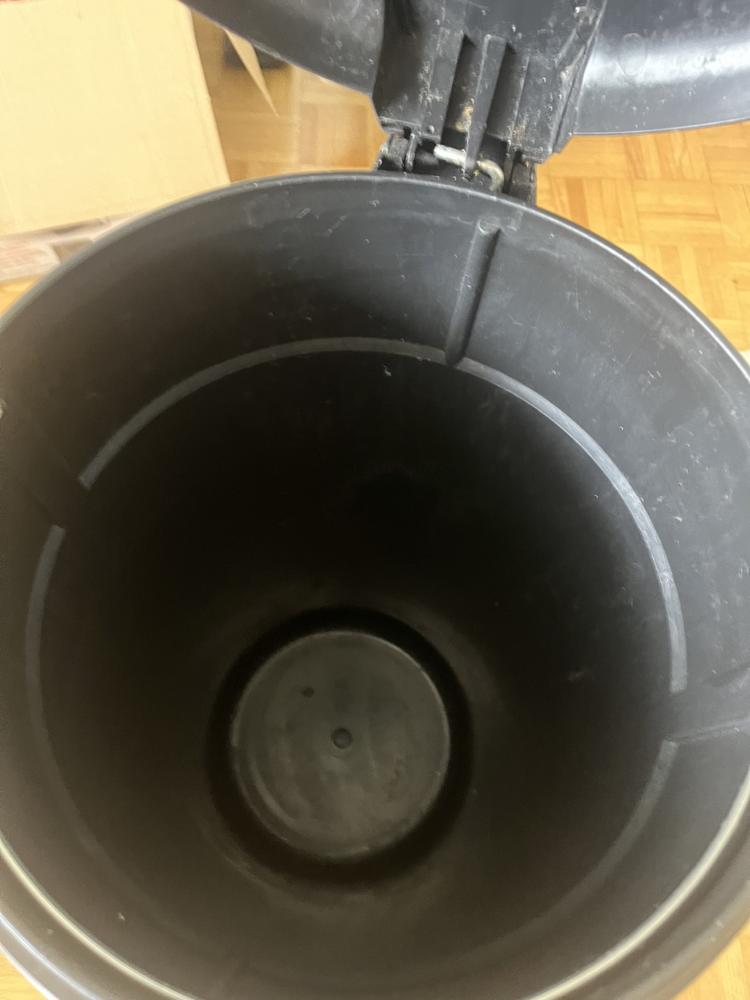 7.9 Gallon Pedal Bin - photo 2