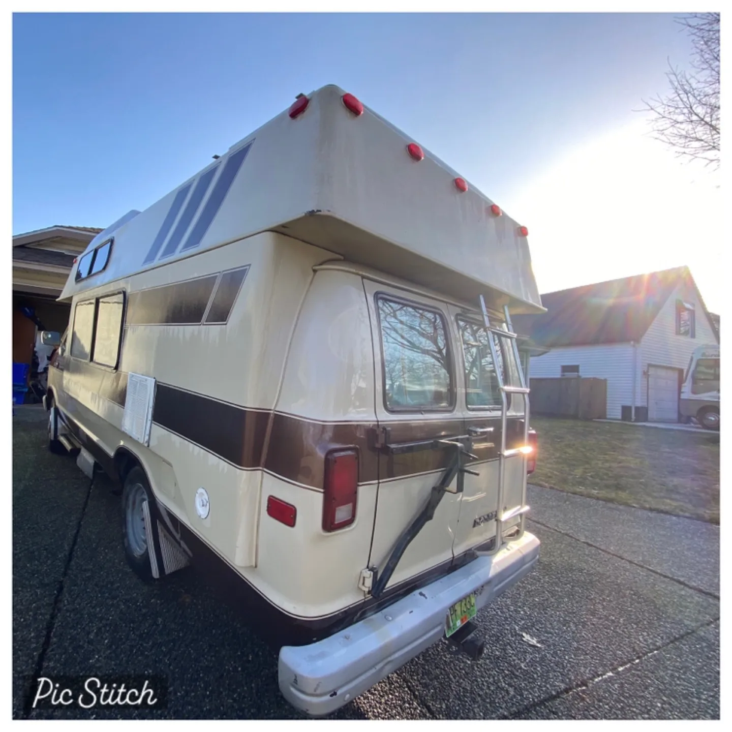 Vintage Dodge Ram Campervan image indicator(5)