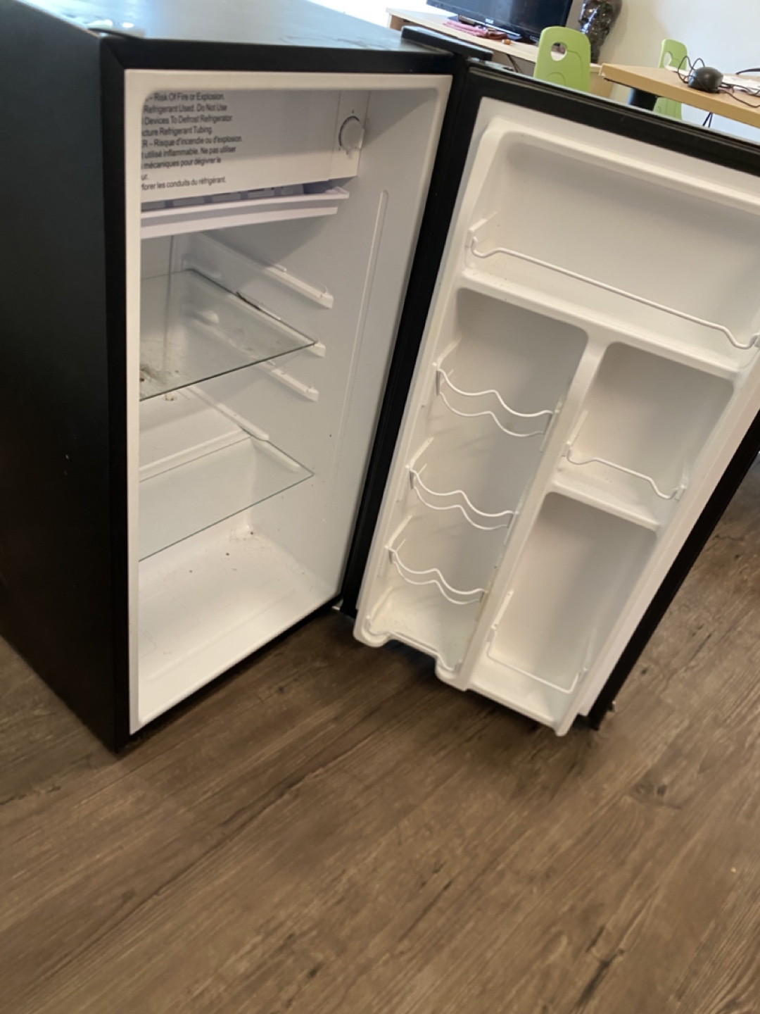 Galanz Compact Refrigerator - photo 2