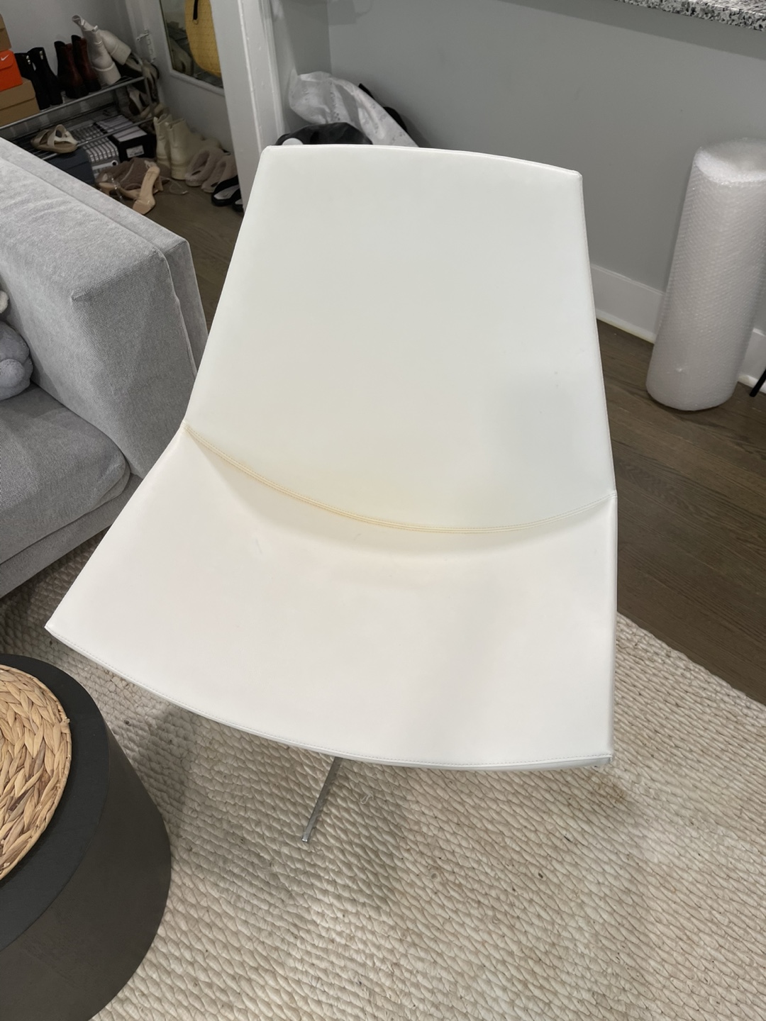 White Swivel Chair - photo 2