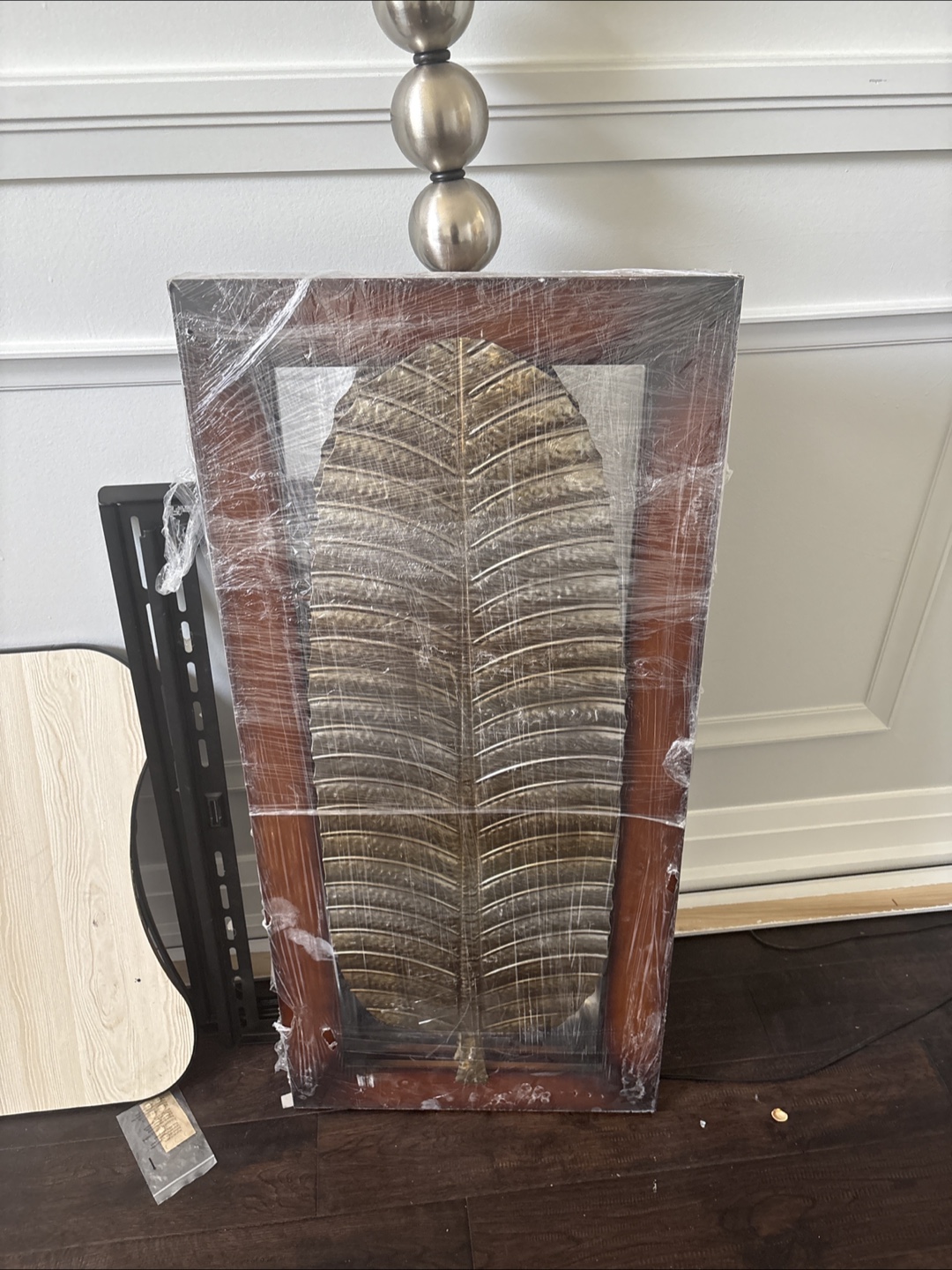 Leaf design accent table - photo 2