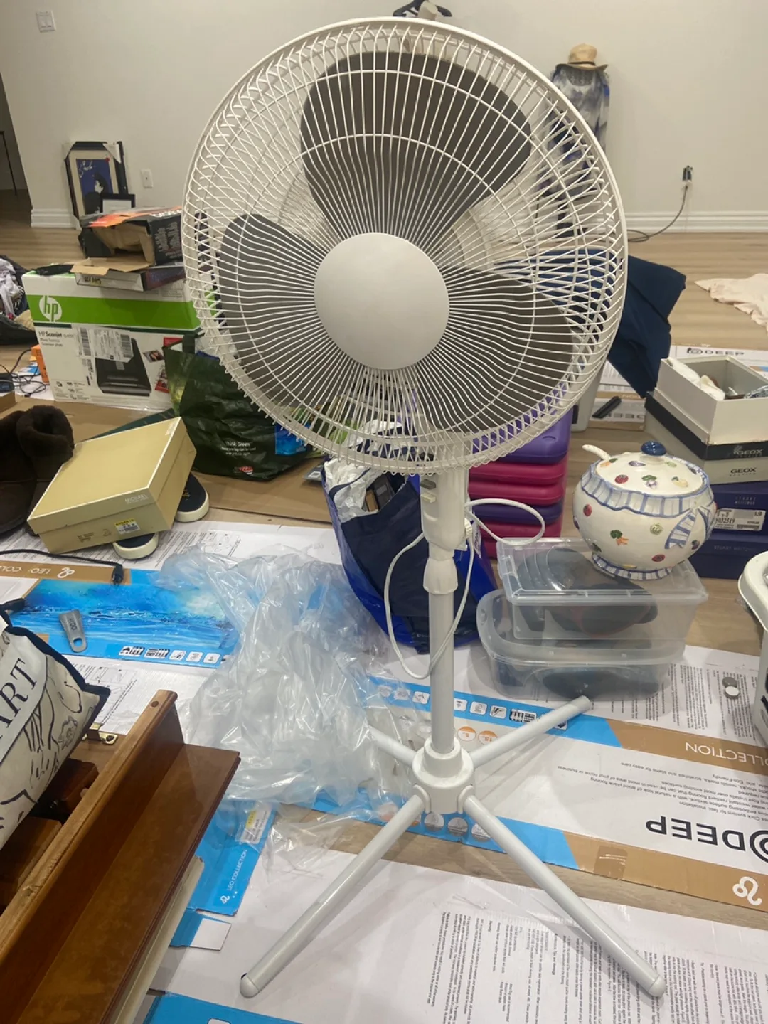 White Stand-Up Fan thumbnail