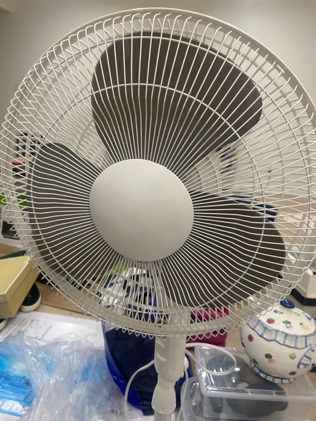 White Stand-Up Fan image indicator(2)