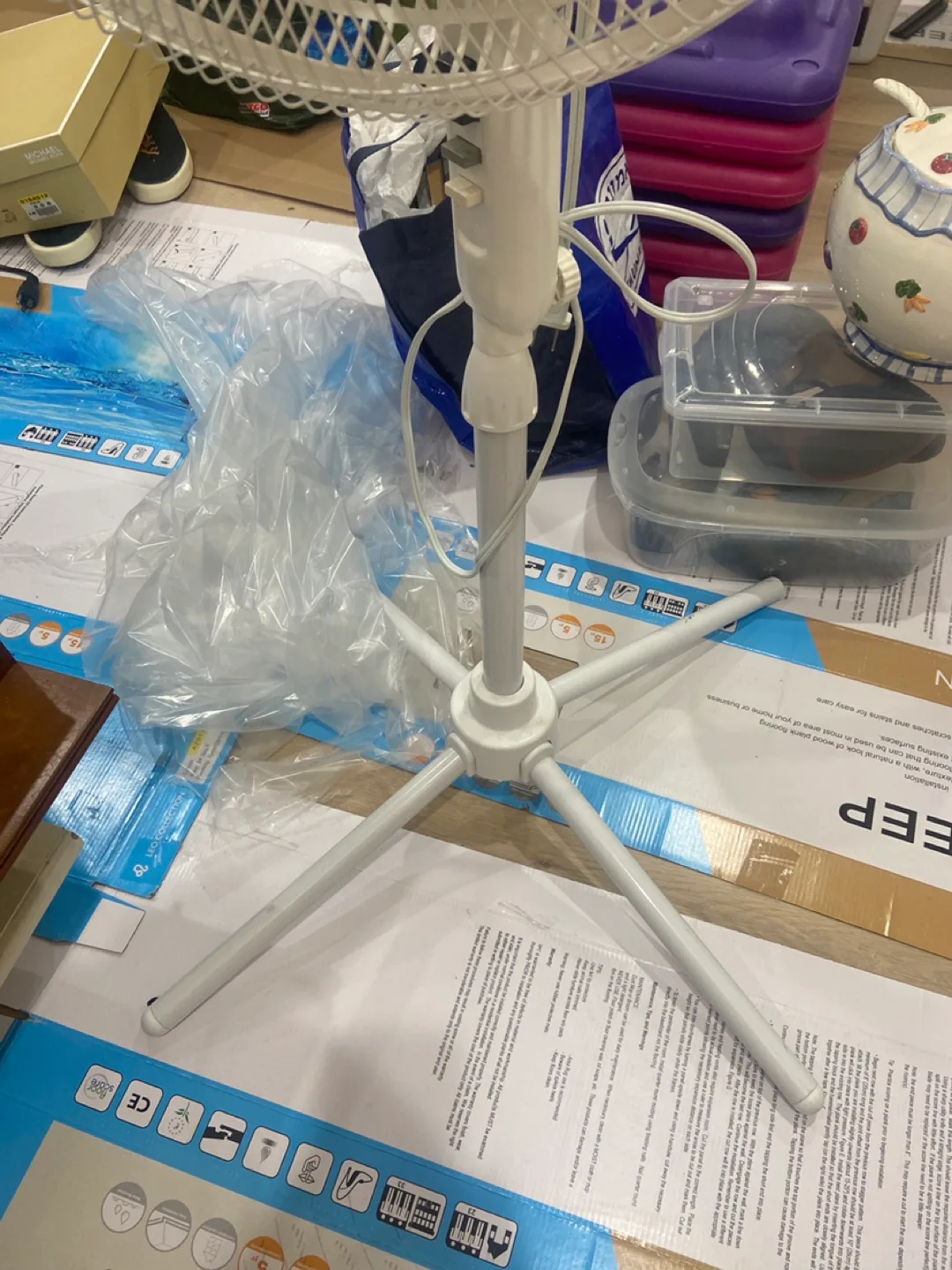 White Stand-Up Fan image indicator(3)