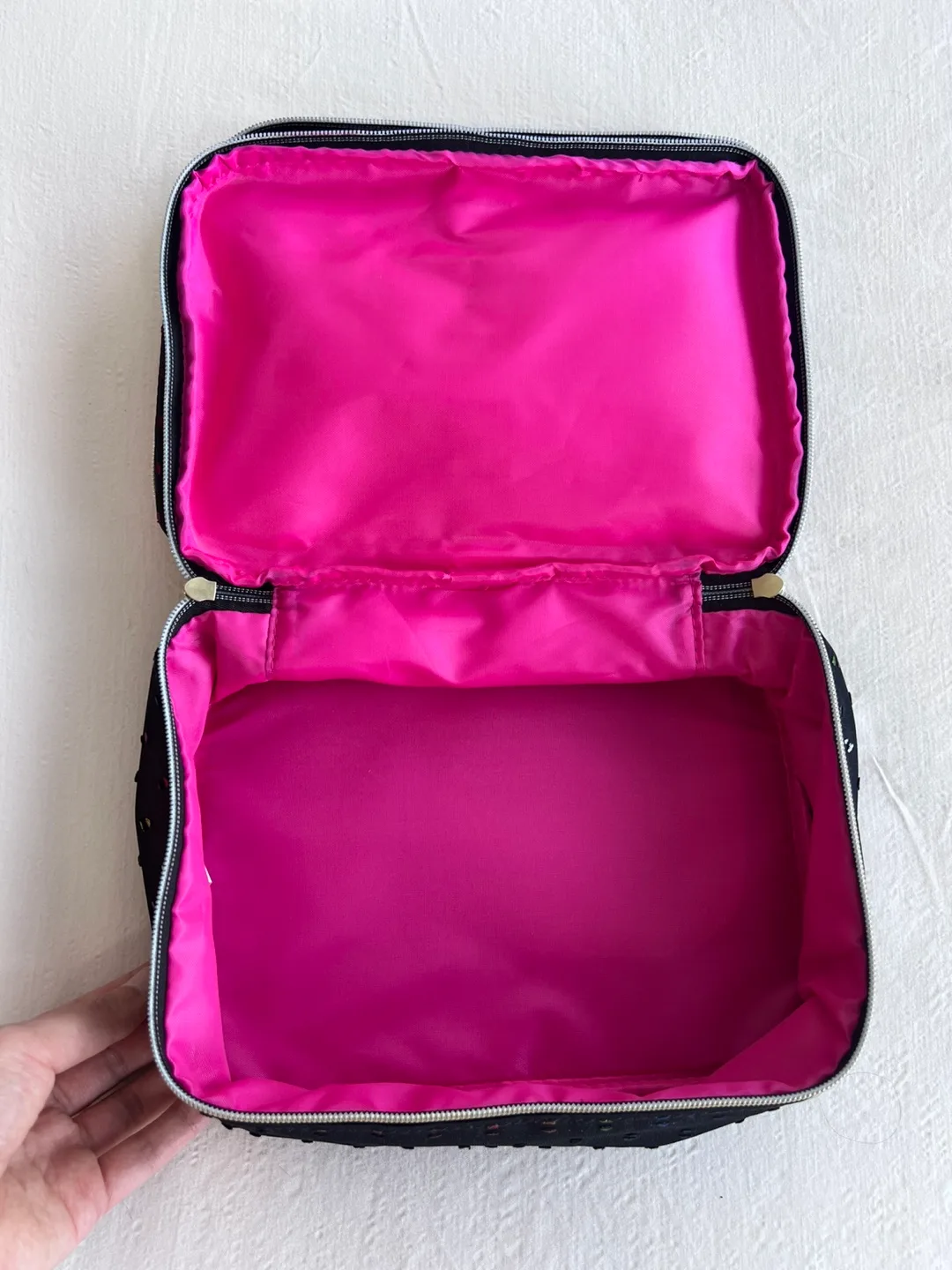 《Brand New》Black Makeup Bag image indicator(3)