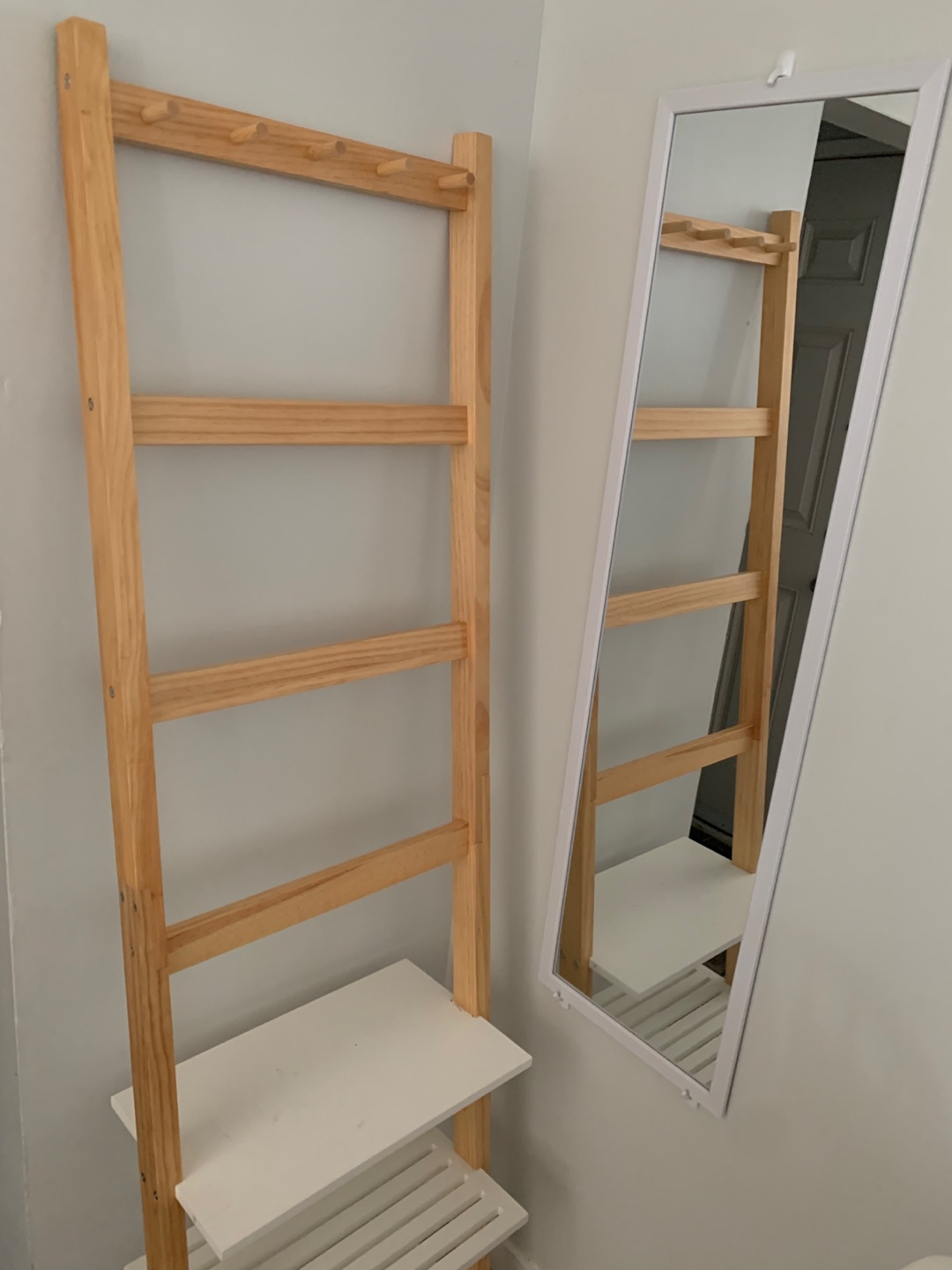 Wooden Leaning Ladder Shelf - photo 3