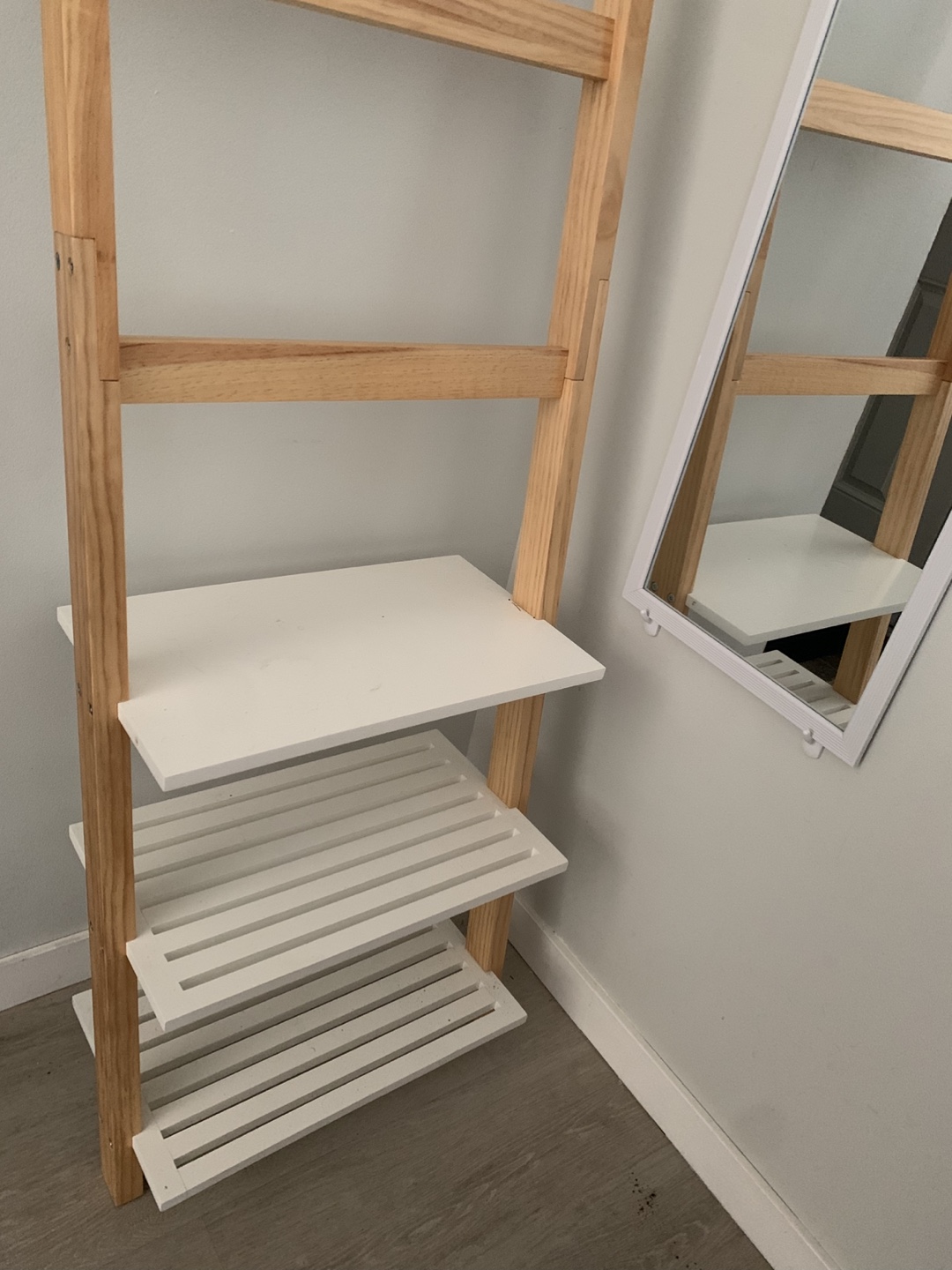 Wooden Leaning Ladder Shelf - photo 2